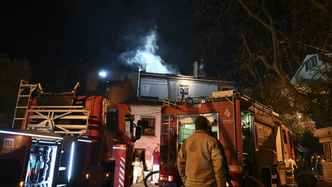 İstanbul'da apartmanda yangın paniği!