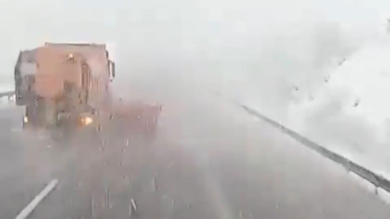 Bolu geçişinde yoğun kar yağışı etkili oldu