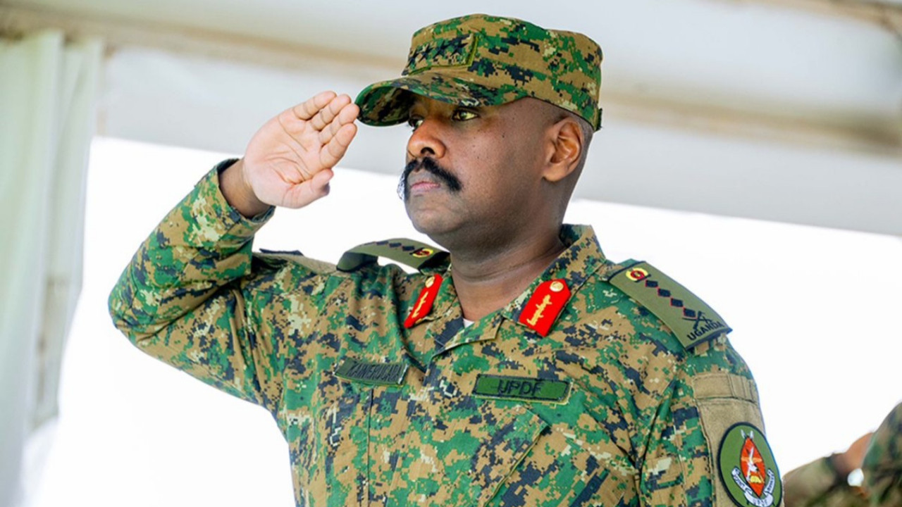 Bu iyice haddini aştı... Ugandalı General Türkiye'den 1 milyar dolar istedi!