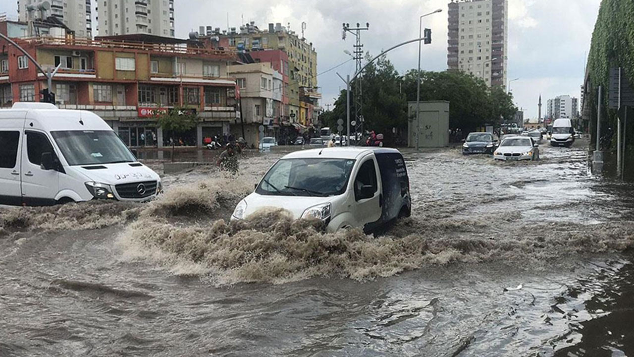 Meteoroloji tarih verdi: 39 il için sağanak alarmı