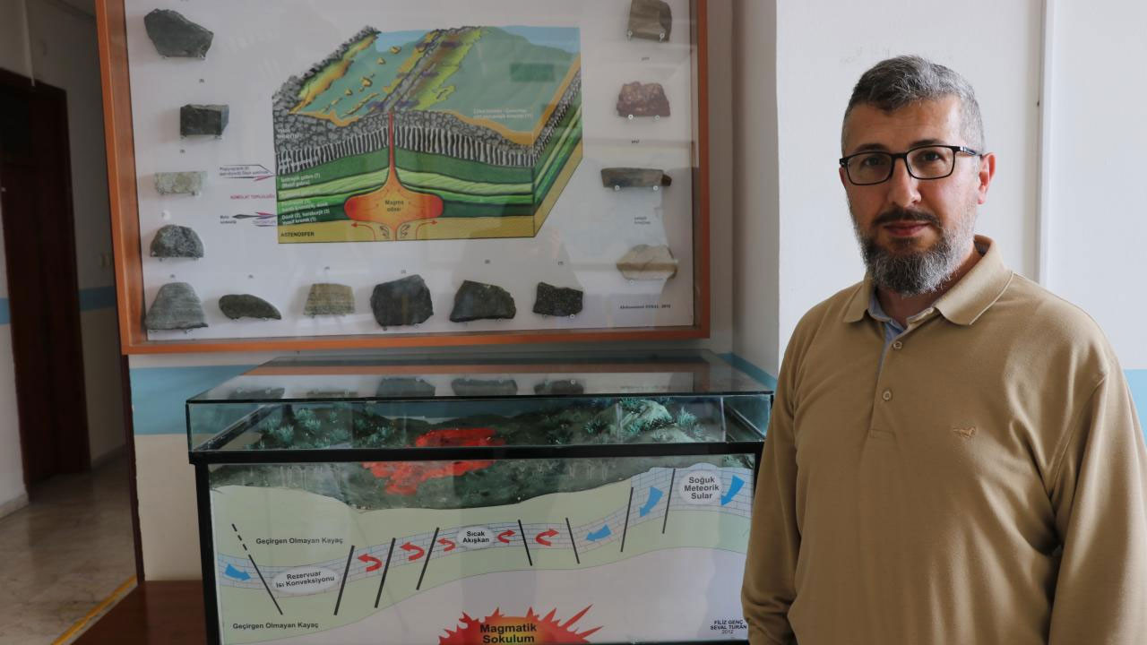 Simav'da endişelendiren tablo: Son bir yılda yaklaşık 5 bin 500 deprem meydana geldi