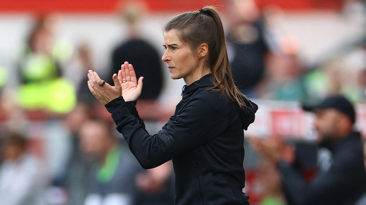 Avrupa'nın ilk kadın teknik direktörü Bundesliga'da maça çıktı