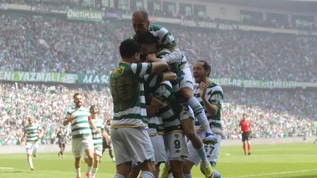 Şampiyon Bursaspor 1. Lig'e yükseldi