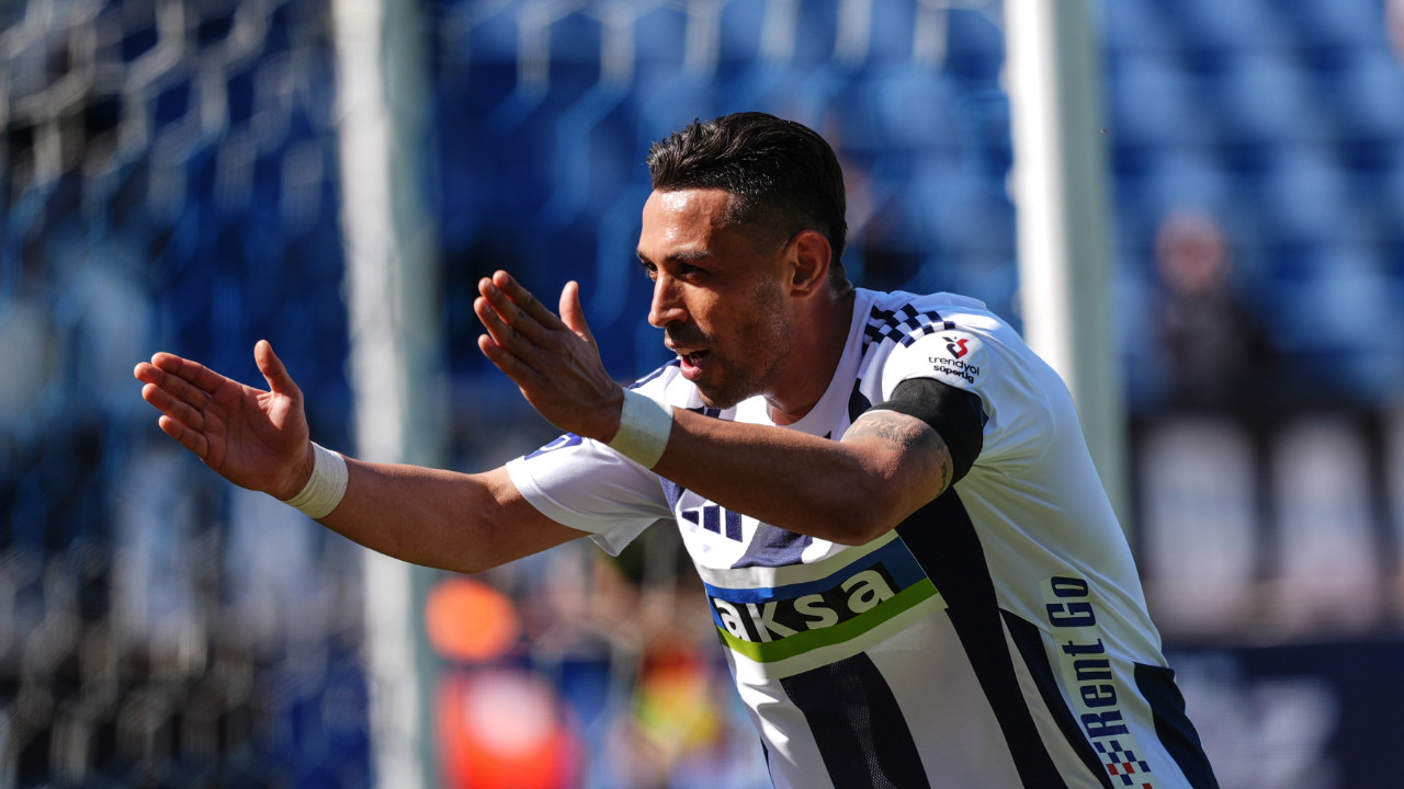 İrfan Can Kahveci kornerden attığı golle Kasımpaşa'yı galibiyete uçurdu