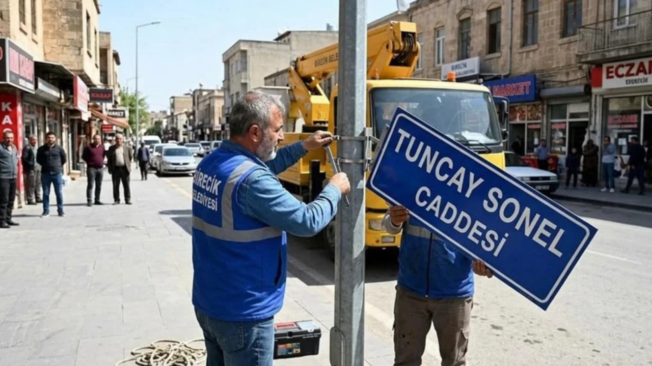 Tuncay Sonel'in adının verildiği sokağın tabelası söküldü! Yerine bakın kimin ismi verilecek...