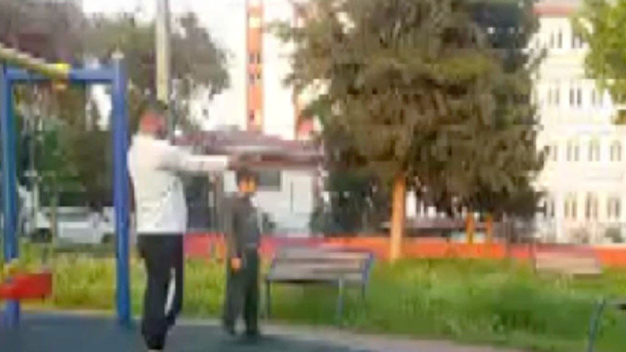 Adana'da çocuklara silah kullanmayı öğreten şahıs kamerada