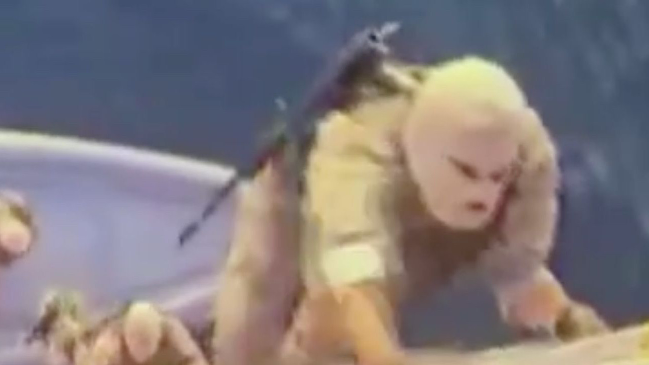 İran, Hürmüz'de 2 geminin ele geçirildiği anları paylaştı!