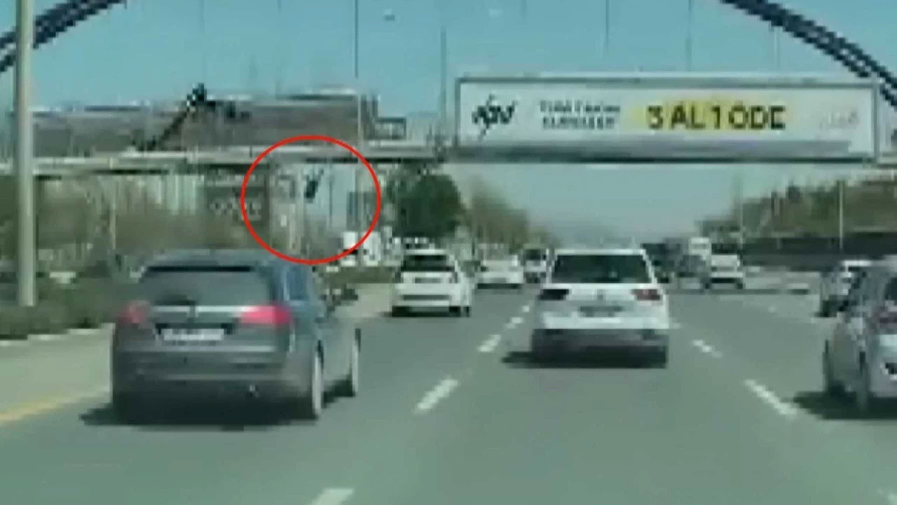 Ankara’da feci kaza! Afiş asan işçi, üstgeçitten düştü