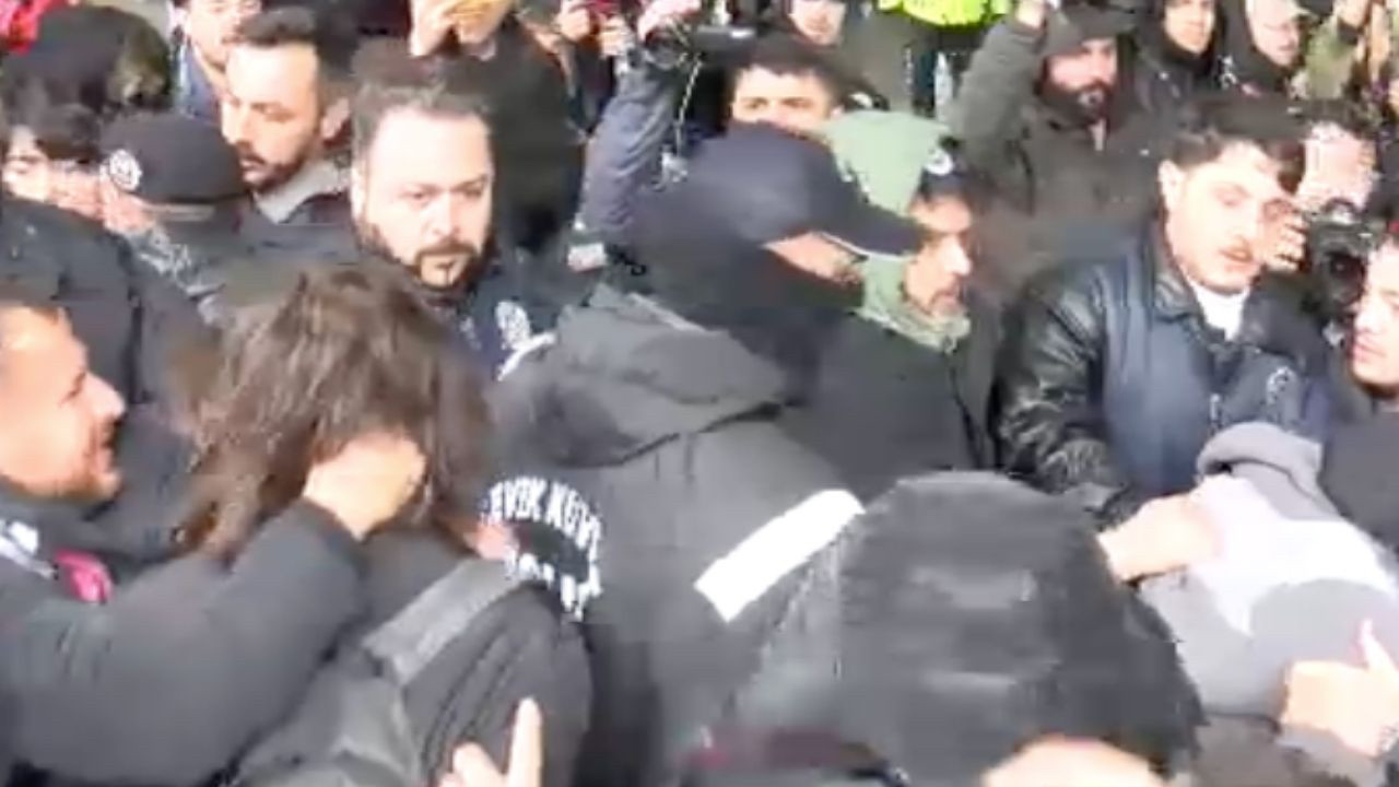 Mecidiyeköy'de izinsiz gösteri yapmaya çalıştılar! Polis müdahale etti: Gözaltına alındılar