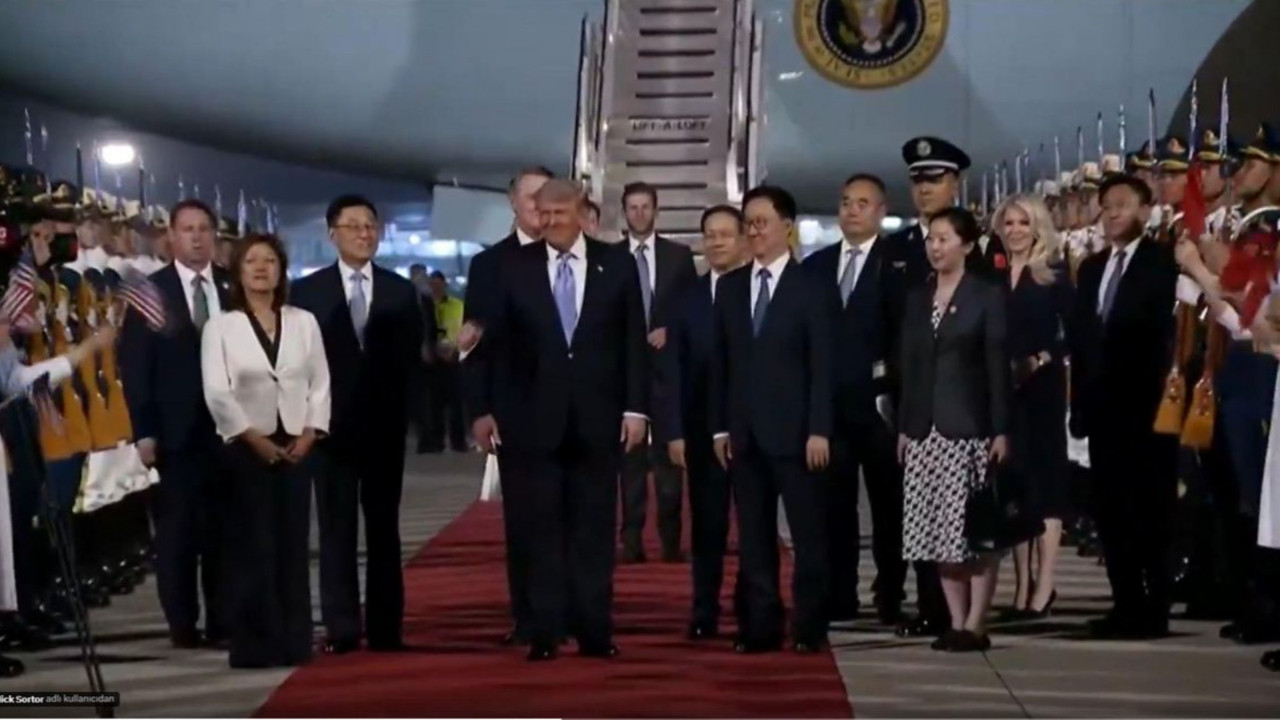 Trump 8 yıl sonra ilk kez Çin'de! Karşılama törenini görünce şoke oldu