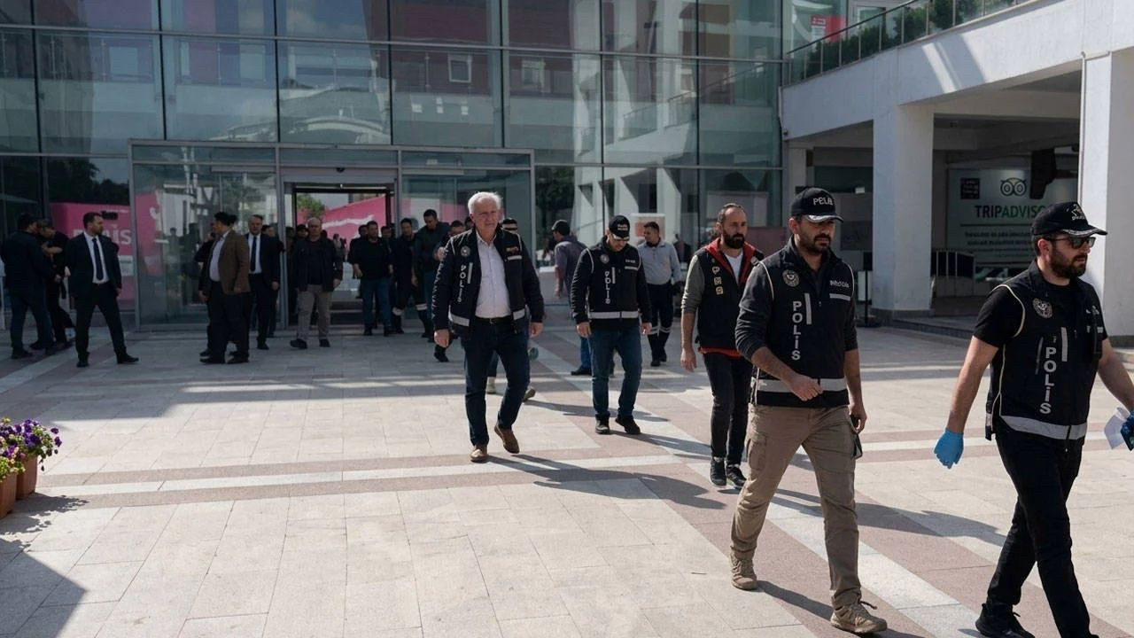 Yolsuzluk operasyonu! Tepebaşı Belediyesi'nde 60 kişiye gözaltı