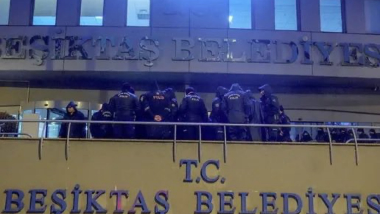 Beşiktaş Belediyesi'nde rüşvet operasyonu: Makam odalarından binlerce dolar ve avro fışkırdı! 5 zanlı gözaltına alındı...