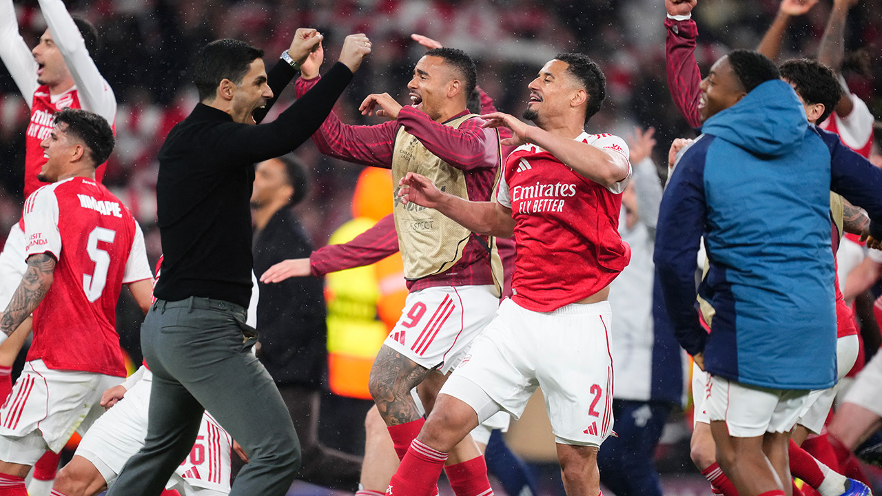 Premier Lig'de şampiyon Arsenal