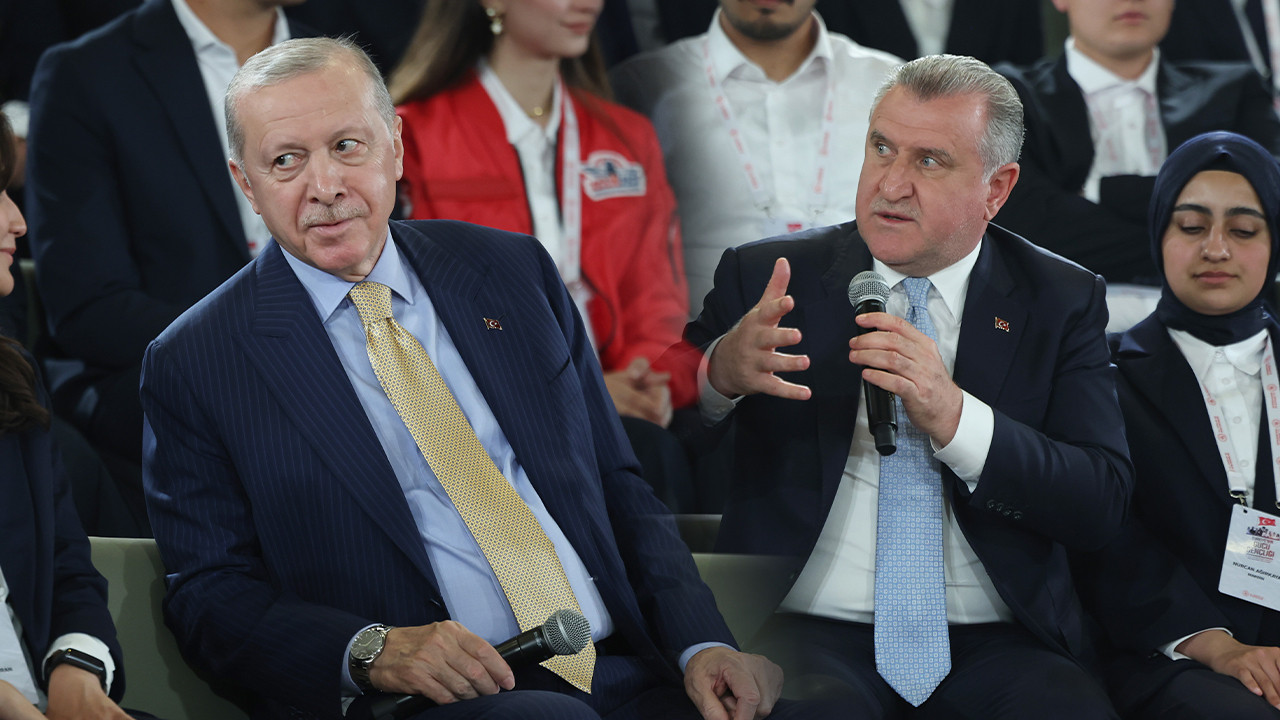 Cumhurbaşkanı Erdoğan ile Spor Bakanı Osman Aşkın Bak'ın Dünya Kupası sohbeti