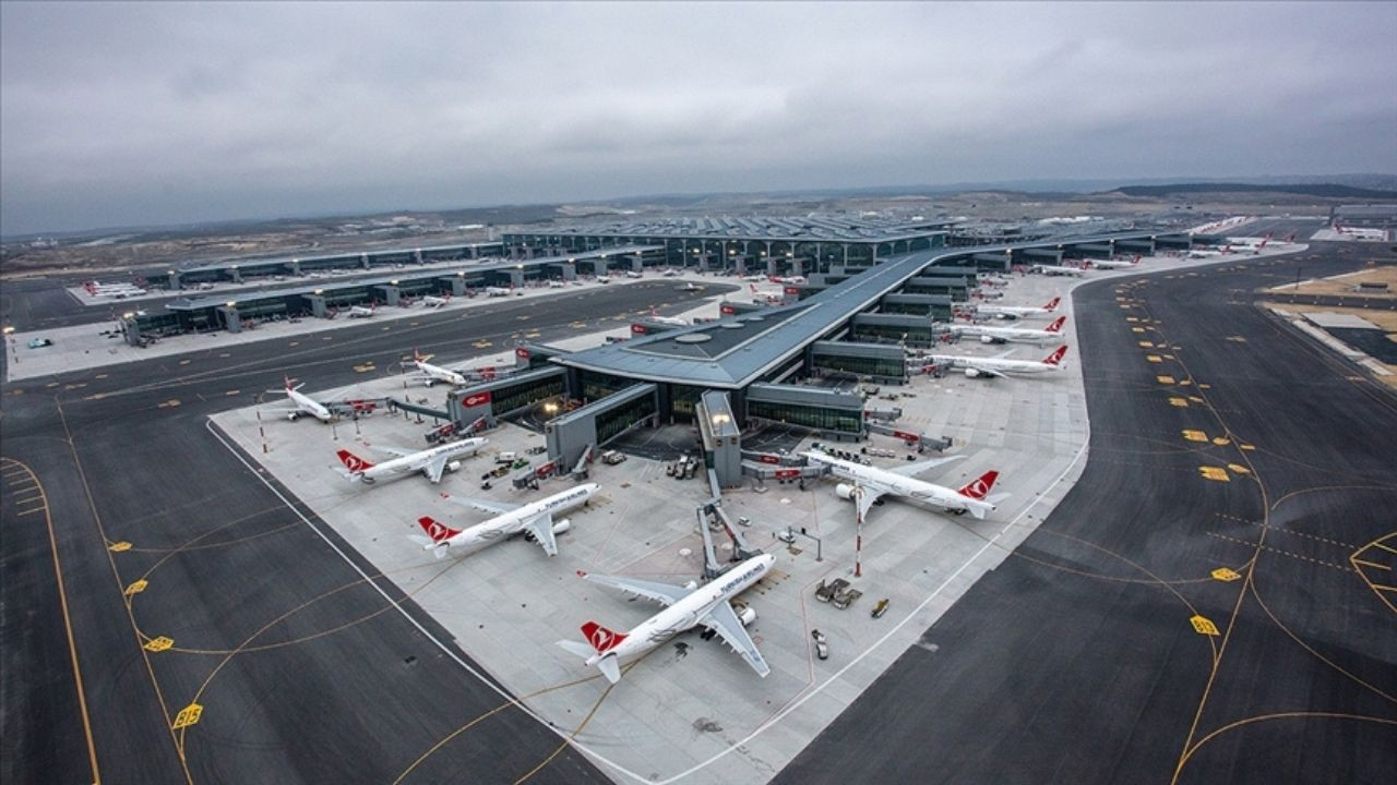 9 günlük tatil başladı! İstanbul Havalimanı'nda yoğunluk artıyor