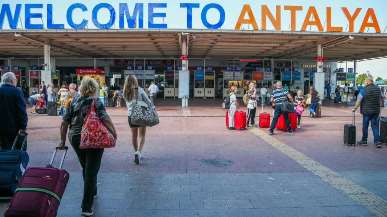 Türkiye'ye gelen turist sayısı azaldı!