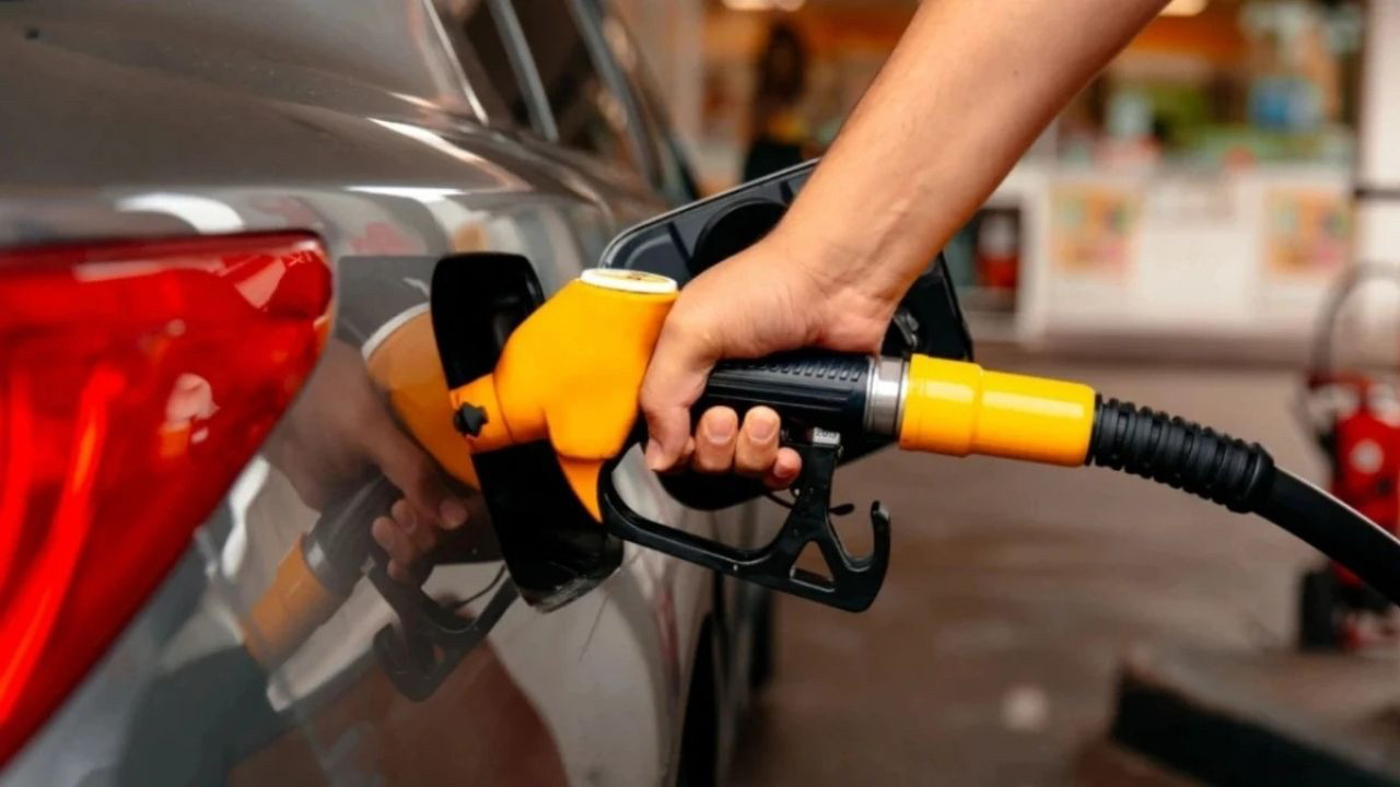 Bayram önü araç sürücülerine müjde! Benzine indirim geliyor: Yarından itibaren....