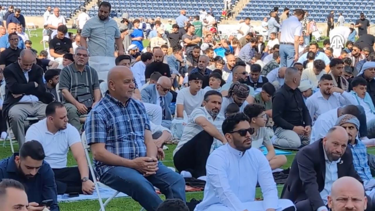 ABD'de Müslümanlar bayram namazında bir araya geldi