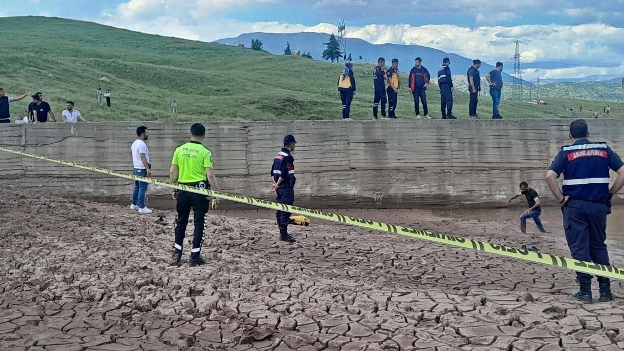 Acı olay: Serinlemek için gölete giren 2 çocuk boğuldu