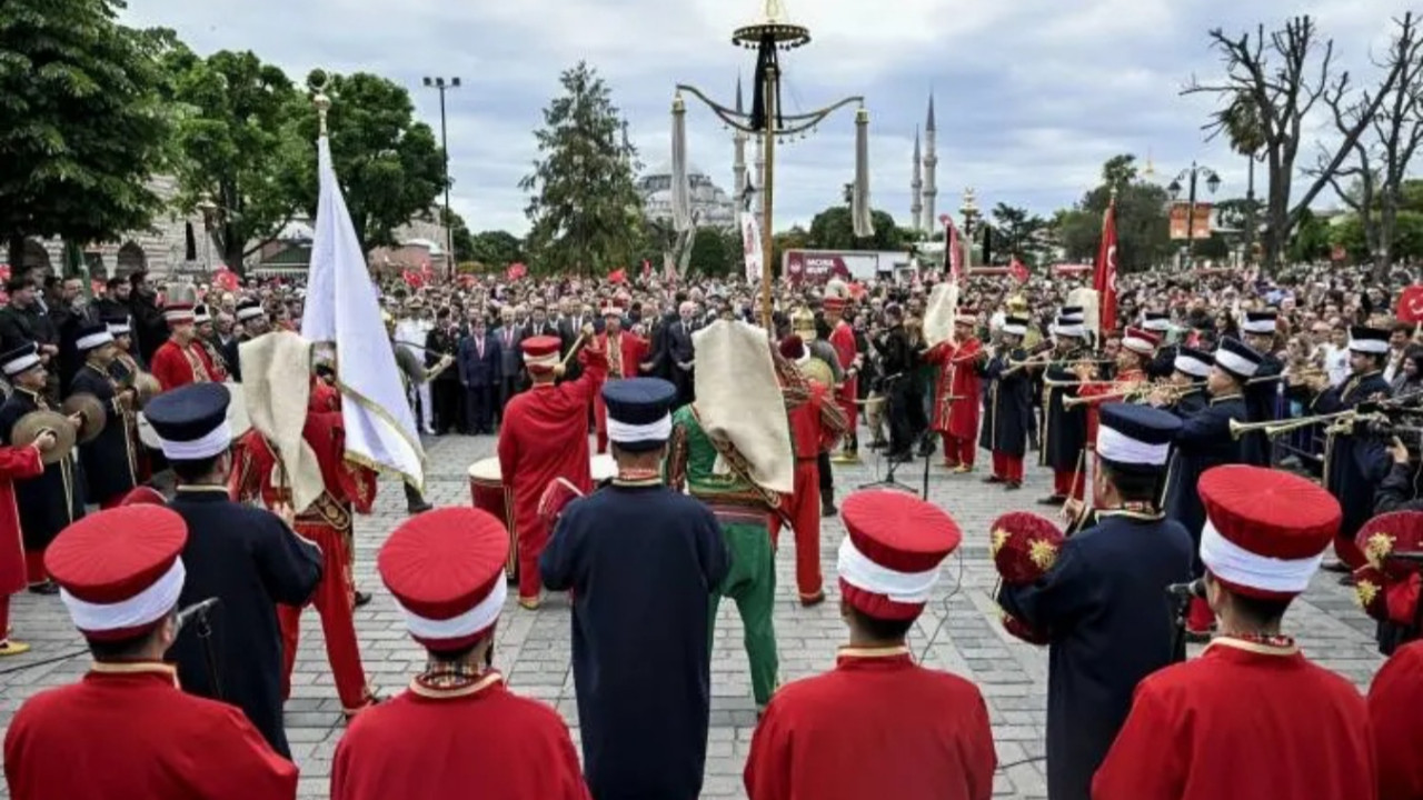 Mehteran çaldı, İstanbul inledi: Fethin 573. yılında çifte bayram coşkusu! Erdoğan Cuma namazını Ayasofya'da kıldı...