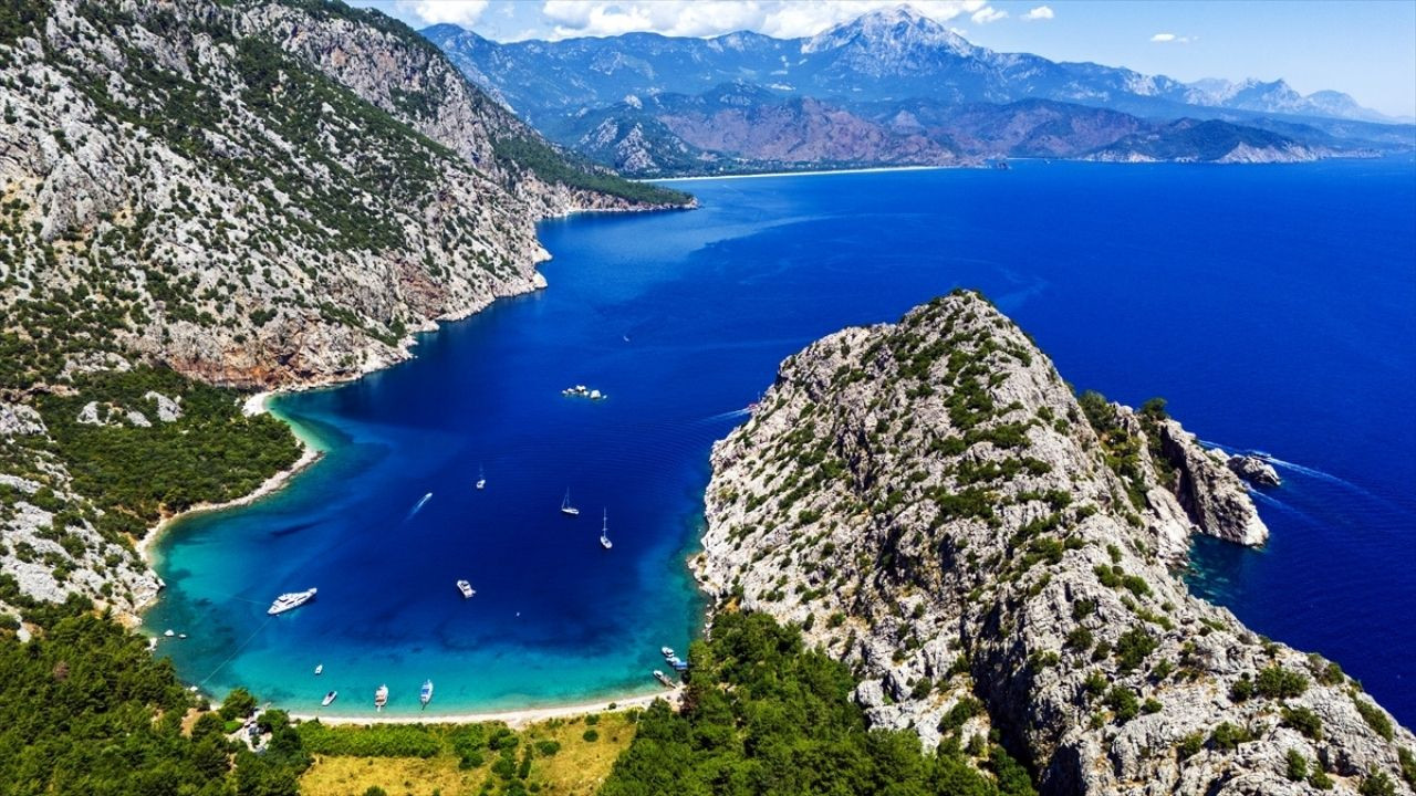 Dronla görüntülendi! Antalya'nın mavi yolculuk rot