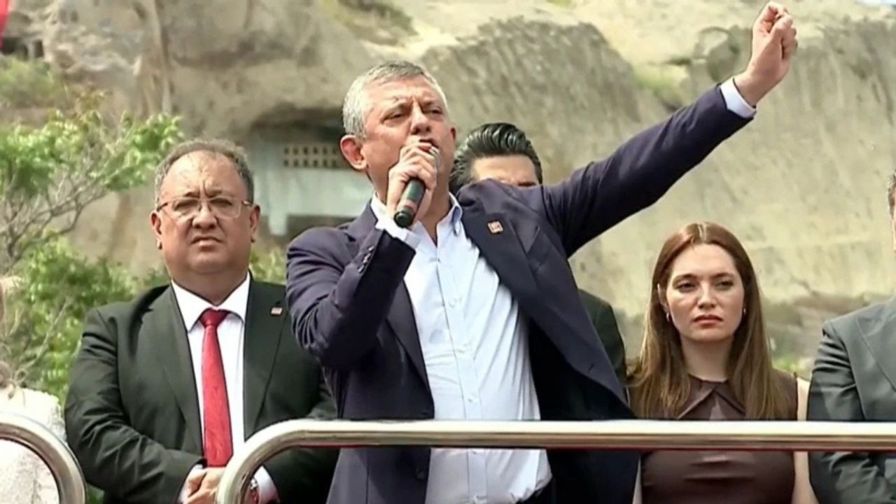 Özgür Özel'in ekibinden Cemil Yüzer ve Anıl Demir 