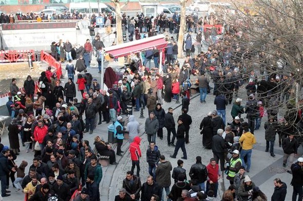 İkramiye 60 milyon olunca, piyango biletlerine ilgi de yoğun oldu!! - Sayfa 1