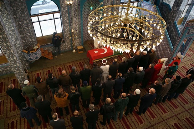 Osmanlı hanedan reisi Osmanoğlu toprağa verildi - Sayfa 3