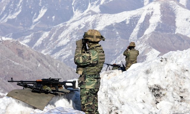 Irak sınırındaki dağlar teröristlerden temizledi - Sayfa 20