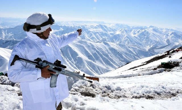 Irak sınırındaki dağlar teröristlerden temizledi - Sayfa 24