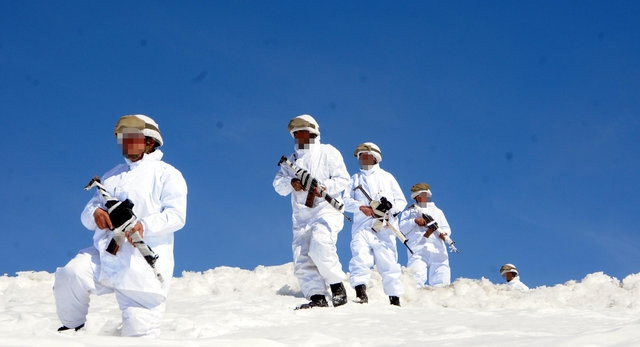 Irak sınırındaki dağlar teröristlerden temizledi - Sayfa 10