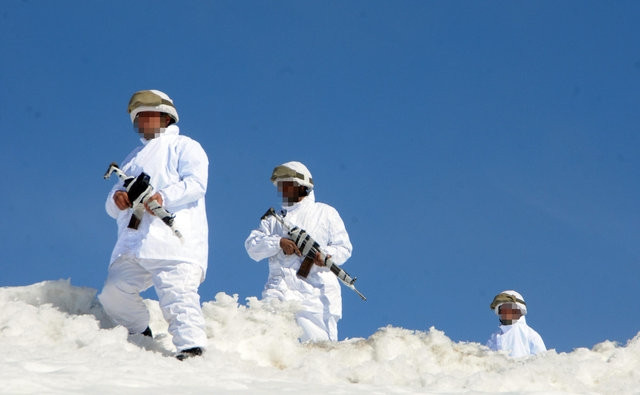 Irak sınırındaki dağlar teröristlerden temizledi - Sayfa 18