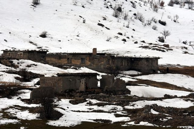 22 yıl önce boşaltılan köyde tek başına yaşıyor - Sayfa 8