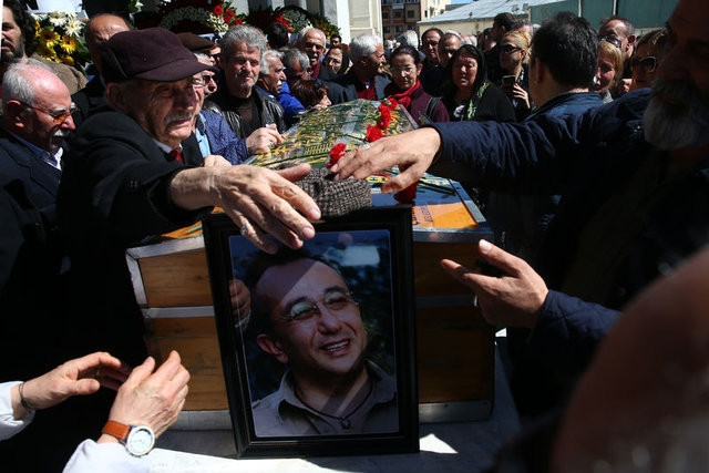 Tayfun Talipoğlu'nun cenaze töreninden kareler - Sayfa 19