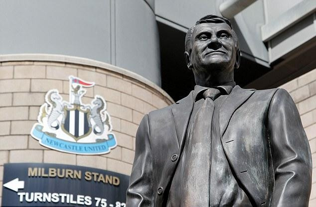 Ronaldo biraz şanslı: Şimdiye kadar ki en kötü heykeller - Sayfa 10