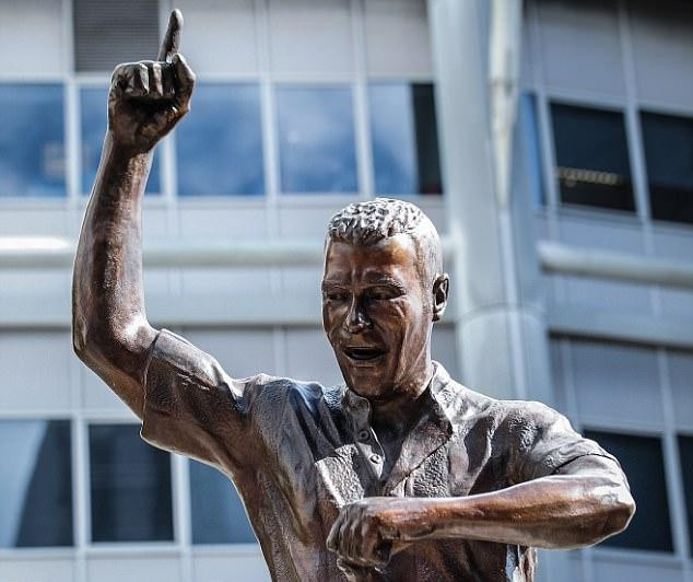 Ronaldo biraz şanslı: Şimdiye kadar ki en kötü heykeller - Sayfa 13