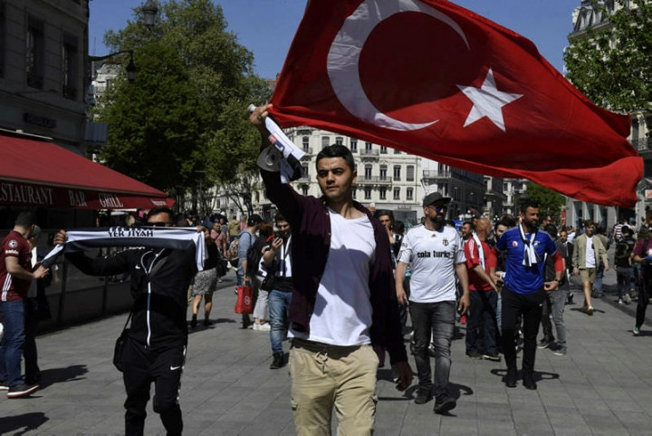 Lyon sokaklarında bayram havası - Sayfa 5