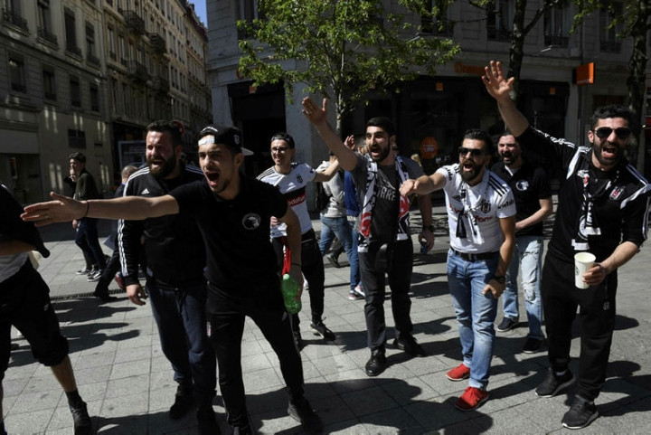 Lyon sokaklarında bayram havası - Sayfa 7