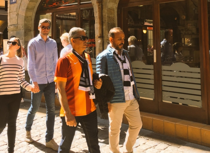 Lyon sokaklarında bayram havası - Sayfa 10