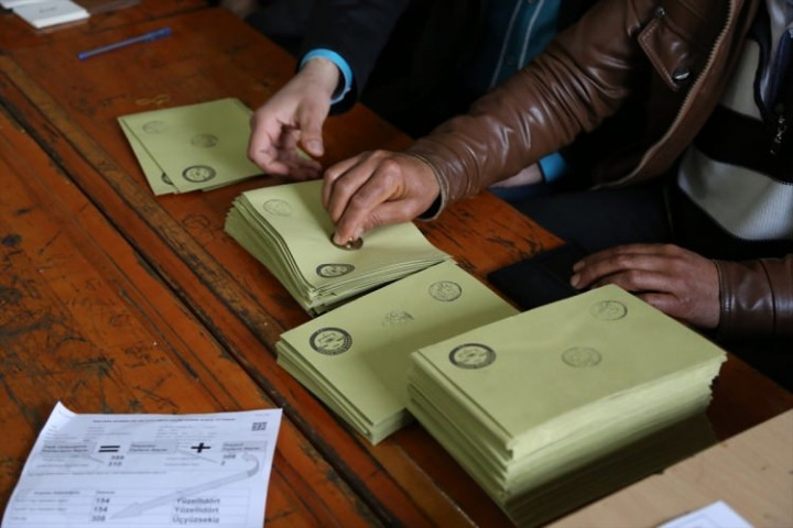 Tüm yurtta oy verme işlemi başladı! İşte ilk kareler... - Sayfa 17