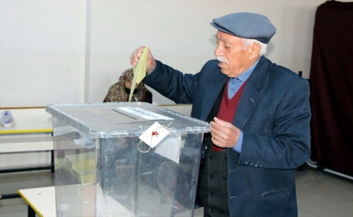 Tüm yurtta oy verme işlemi başladı! İşte ilk kareler... - Sayfa 10