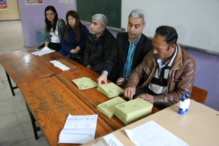 Tüm yurtta oy verme işlemi başladı! İşte ilk kareler... - Sayfa 12