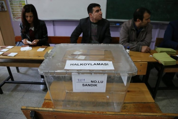 Tüm yurtta oy verme işlemi başladı! İşte ilk kareler... - Sayfa 13