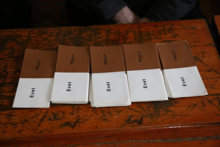 Tüm yurtta oy verme işlemi başladı! İşte ilk kareler... - Sayfa 15