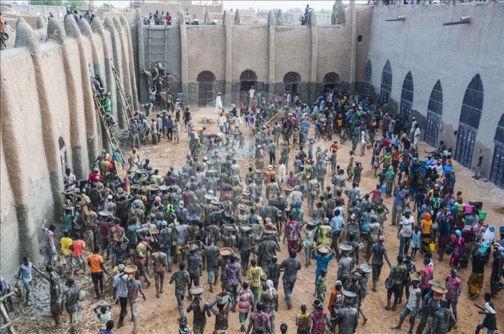 UNESCO'nun Dünya Tarihi Mirası Listesi'ndeki Ulu Cami çamurla onarıldı! - Sayfa 11