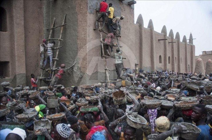 UNESCO'nun Dünya Tarihi Mirası Listesi'ndeki Ulu Cami çamurla onarıldı! - Sayfa 13