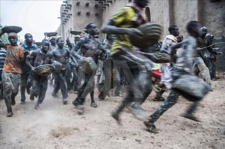 UNESCO'nun Dünya Tarihi Mirası Listesi'ndeki Ulu Cami çamurla onarıldı! - Sayfa 19