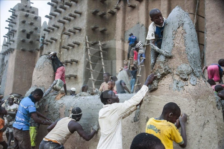 UNESCO'nun Dünya Tarihi Mirası Listesi'ndeki Ulu Cami çamurla onarıldı! - Sayfa 7