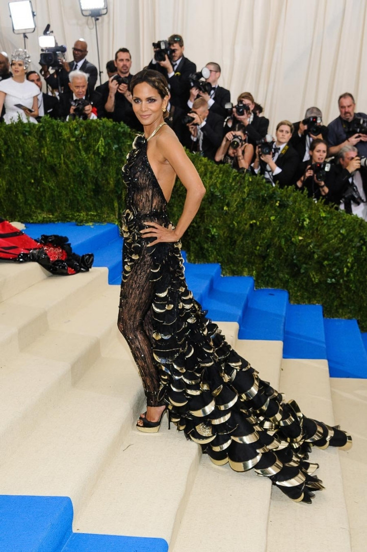 Met Gala'da kuyruk etkisi! - Sayfa 8