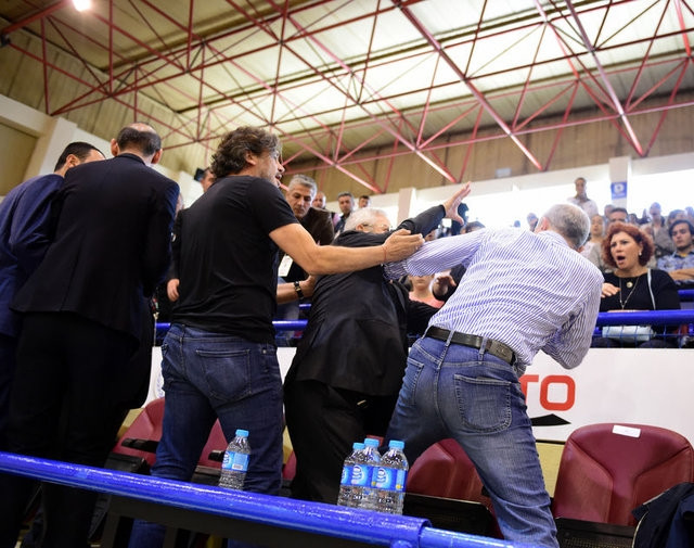 Aziz Yıldırım'ın Işık Eyigüngör'e tokat attı! Ortalık karıştı... Şok görüntüler! - Sayfa 13